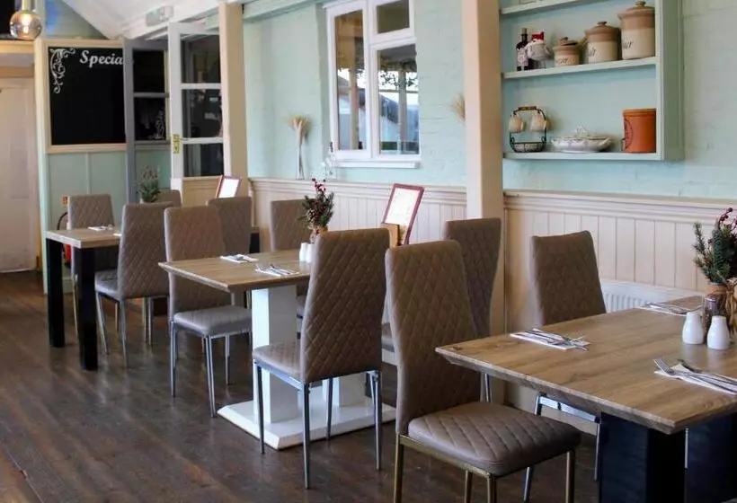 Hotelli Dog And Partridge Inn