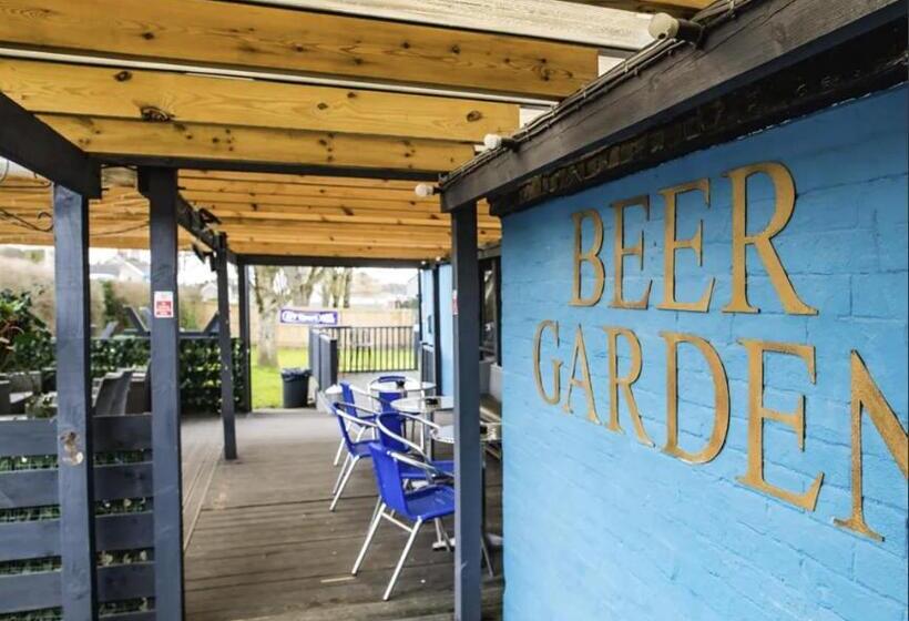 בית מלון כפרי Dog And Partridge Inn