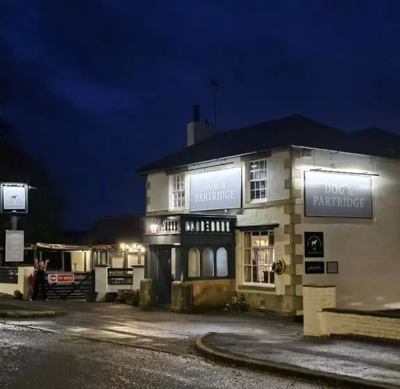 Hotelli Dog And Partridge Inn