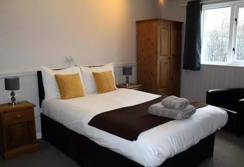 Hotelli Dog And Partridge Inn