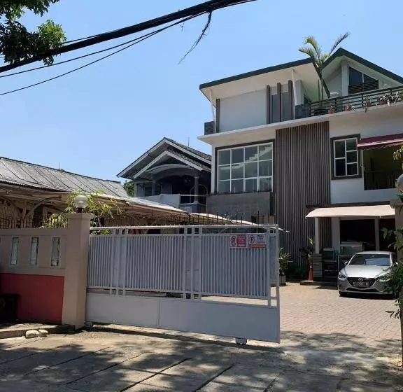 ホテル Oyo 93145 Pondok Alam Syariah