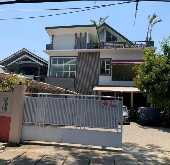 בית מלון כפרי Oyo 93145 Pondok Alam Syariah