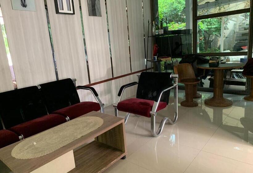 בית מלון כפרי Oyo 93145 Pondok Alam Syariah