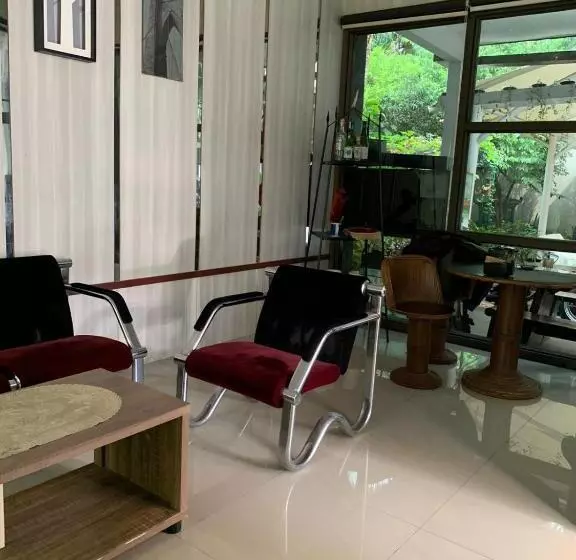 ホテル Oyo 93145 Pondok Alam Syariah