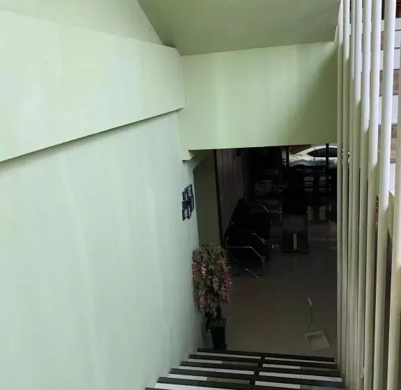 ホテル Oyo 93145 Pondok Alam Syariah