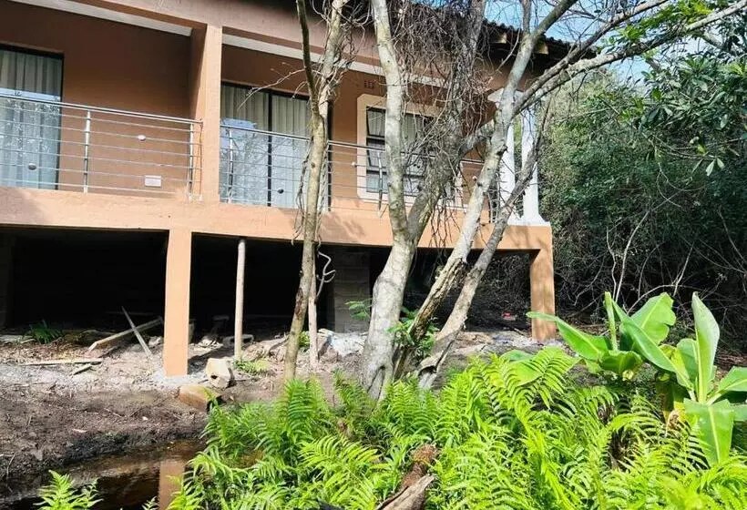 Hotelli The Galaxy Forest Lodge