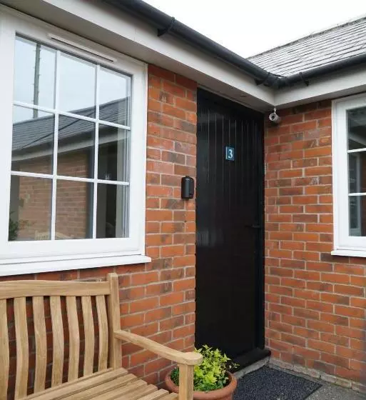 Motelli The Courtyard Rooms