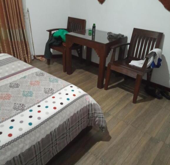 Pensió Greendale Watawala