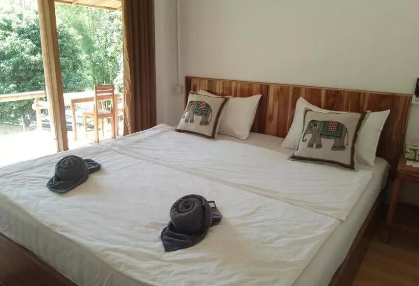 ペンション Meexok River View