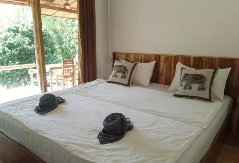 ペンション Meexok River View