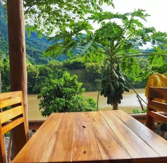 ペンション Meexok River View