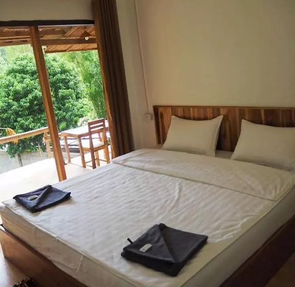 ペンション Meexok River View