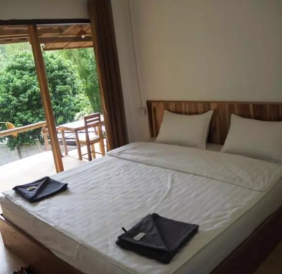 ペンション Meexok River View