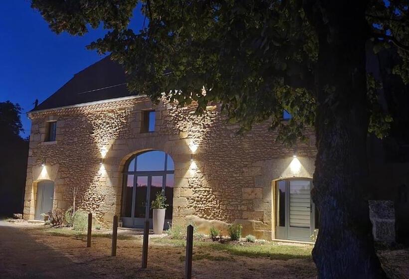 민박 La Grange Symphorine, Chambre D Hôtes De Charme Située Entre La Vallée De La Dordogne Et La Vallée D