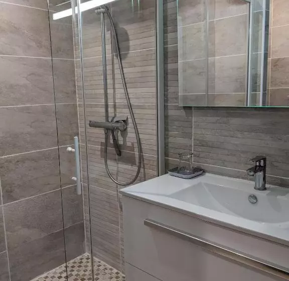 Aamiaismajoitus (B&B) La Grange Symphorine, Chambre D Hôtes De Charme Située Entre La Vallée De La Dordogne Et La Vallée D