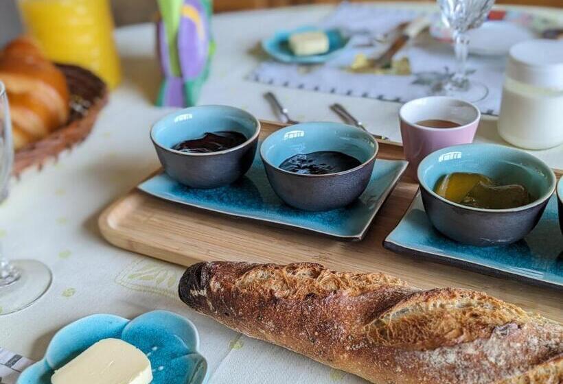 민박 La Grange Symphorine, Chambre D Hôtes De Charme Située Entre La Vallée De La Dordogne Et La Vallée D