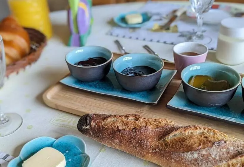 Aamiaismajoitus (B&B) La Grange Symphorine, Chambre D Hôtes De Charme Située Entre La Vallée De La Dordogne Et La Vallée D