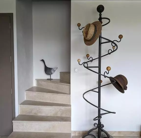 Aamiaismajoitus (B&B) La Grange Symphorine, Chambre D Hôtes De Charme Située Entre La Vallée De La Dordogne Et La Vallée D