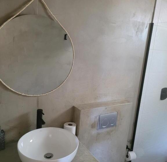 تختخواب و صبحانه Luvlé Stay