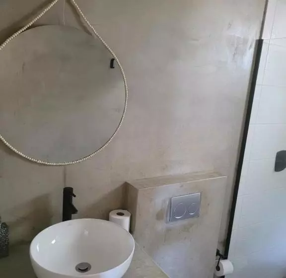 تختخواب و صبحانه Luvlé Stay