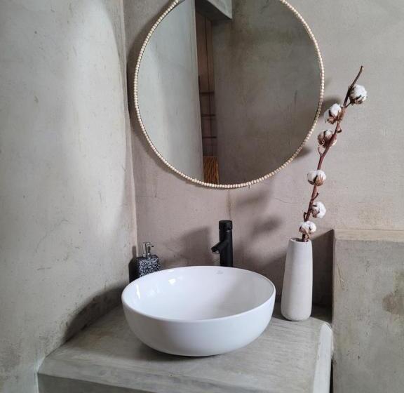 تختخواب و صبحانه Luvlé Stay