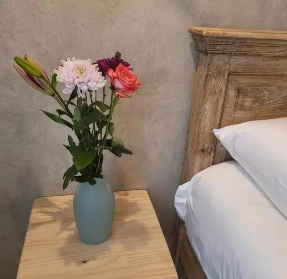 تختخواب و صبحانه Luvlé Stay