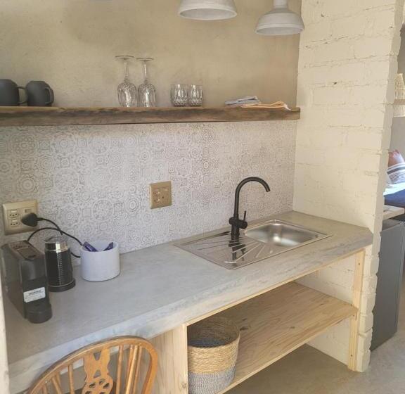 تختخواب و صبحانه Luvlé Stay