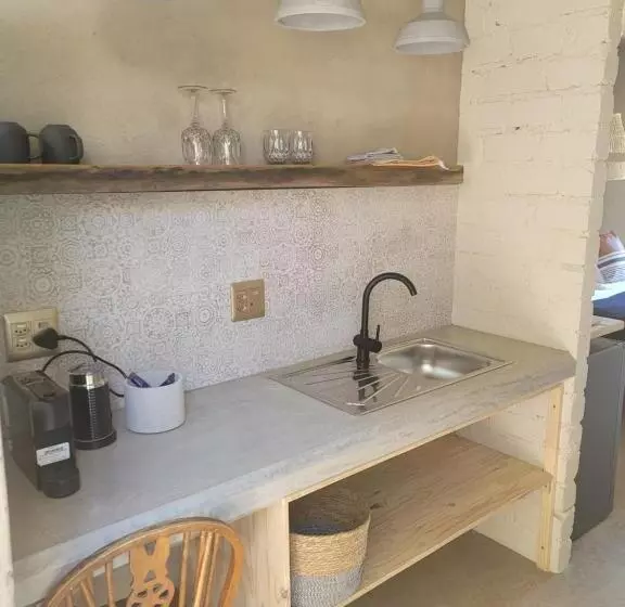 تختخواب و صبحانه Luvlé Stay