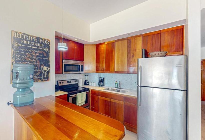 هتل A1 At Blue Water Beach Villas