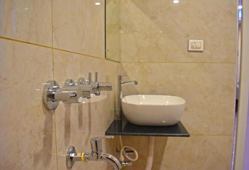 酒店 Anticlock Suites & Resorts