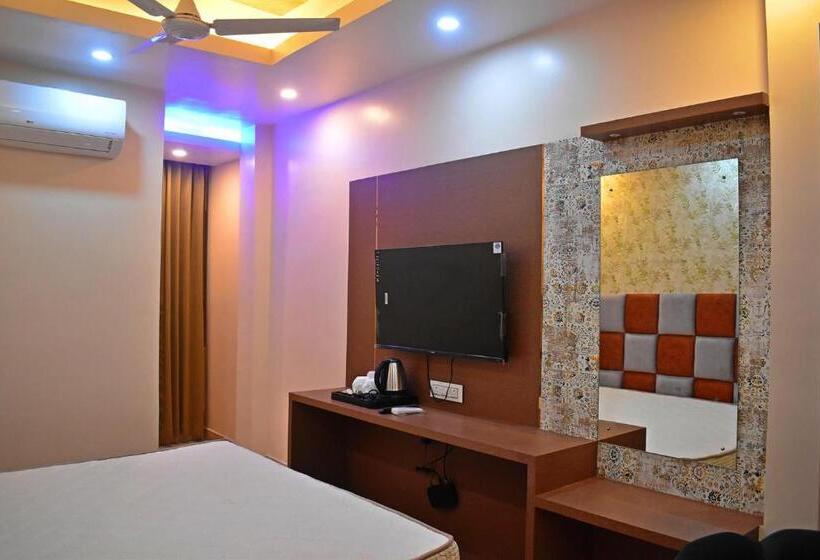 酒店 Anticlock Suites & Resorts