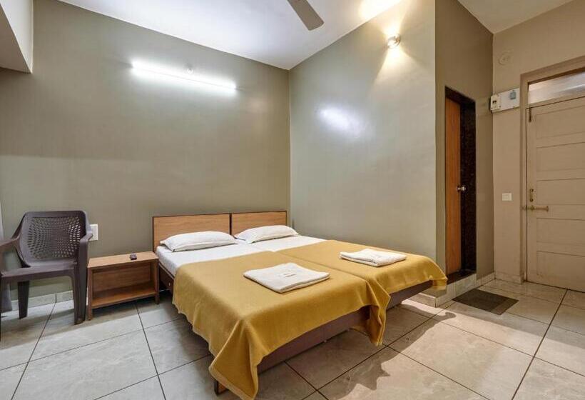 Hotell Pathik  2 Star