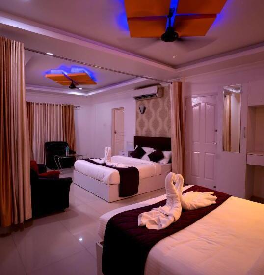 בית מלון כפרי The Hydel Luxury Palace