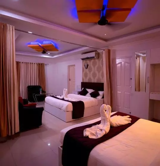 ホテル The Hydel Luxury Palace