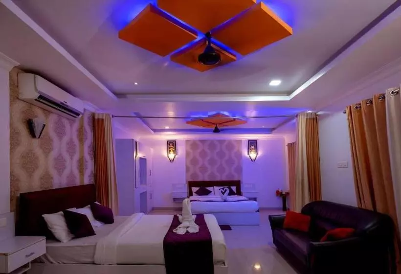 ホテル The Hydel Luxury Palace