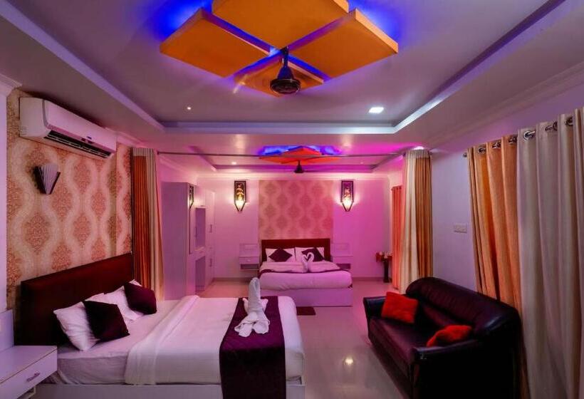 בית מלון כפרי The Hydel Luxury Palace