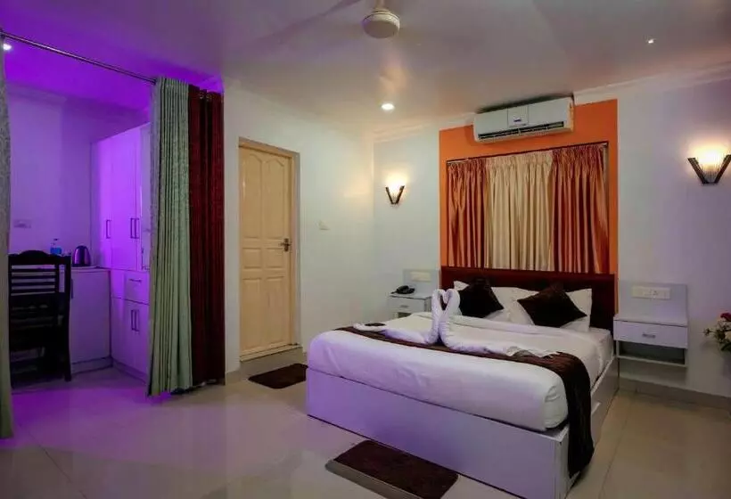 ホテル The Hydel Luxury Palace