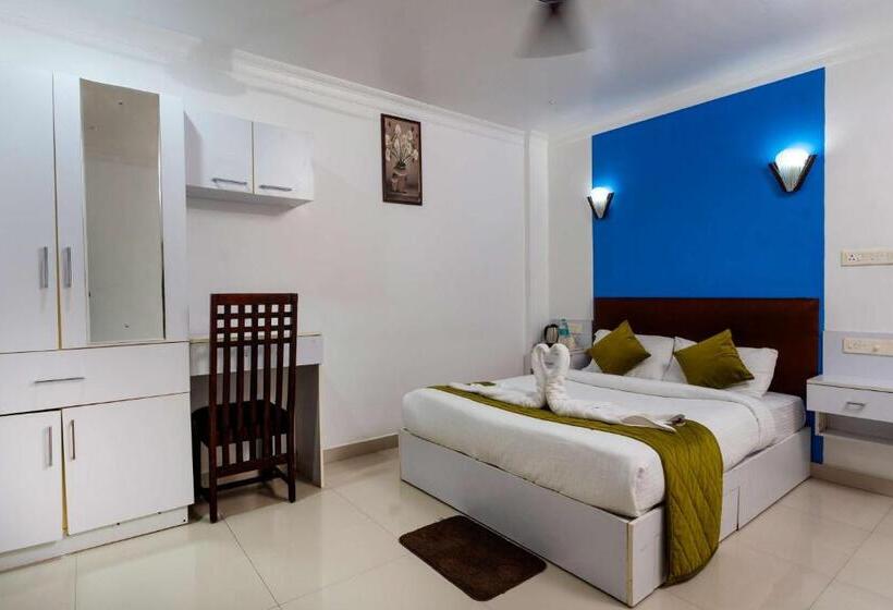 בית מלון כפרי The Hydel Luxury Palace