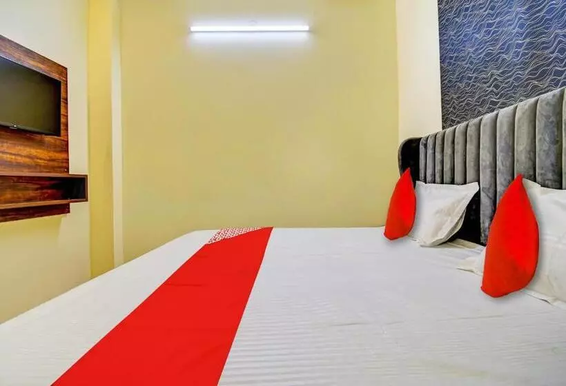 Oyo Flagship Hotel White Hut