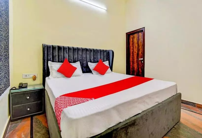 Oyo Flagship Hotel White Hut