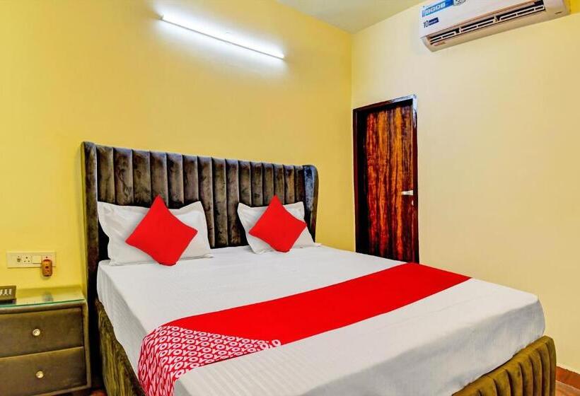 Oyo Flagship Hotel White Hut