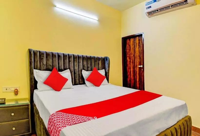 Oyo Flagship Hotel White Hut