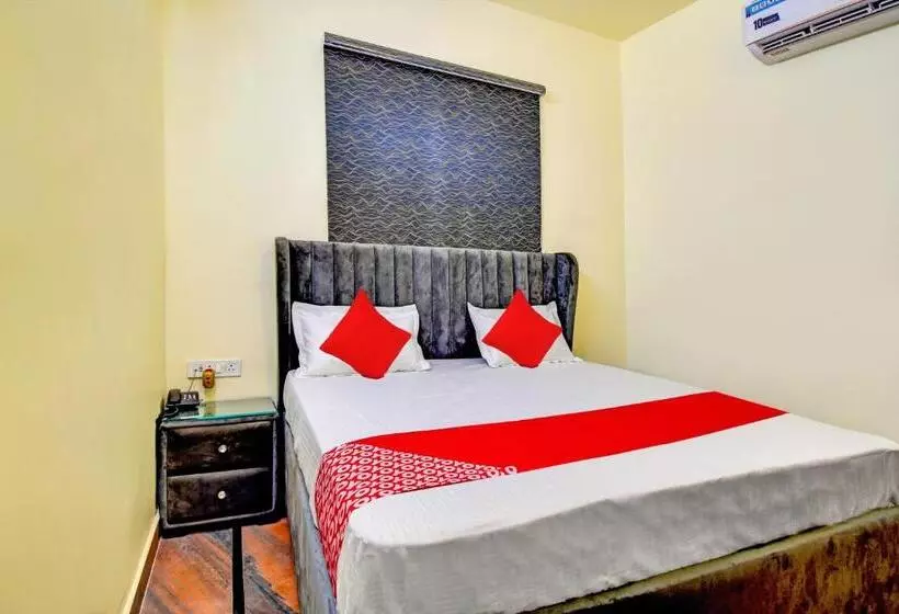 Oyo Flagship Hotel White Hut