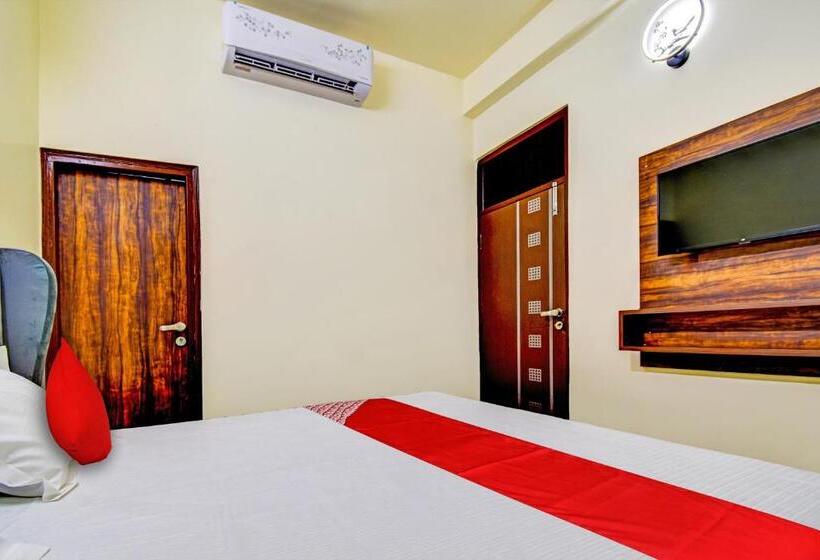 Oyo Flagship Hotel White Hut