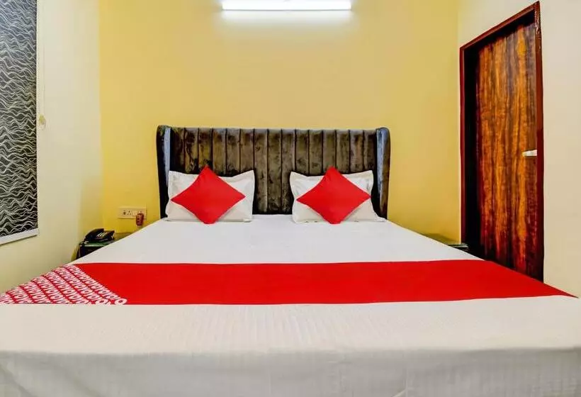 Oyo Flagship Hotel White Hut