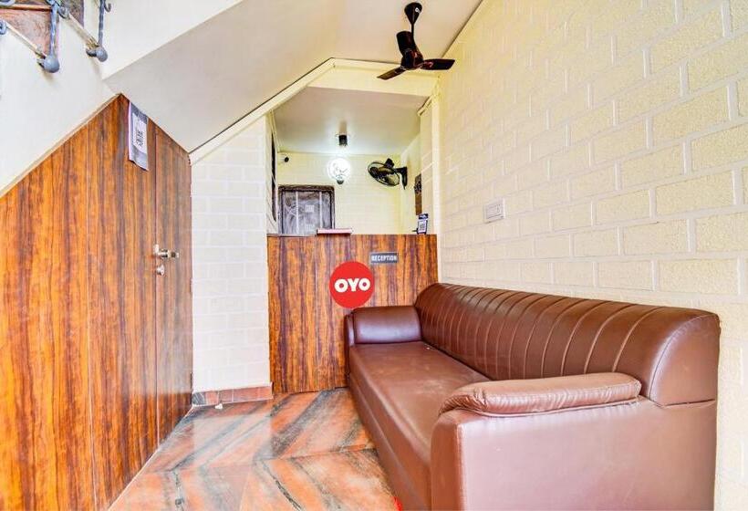 Oyo Flagship Hotel White Hut