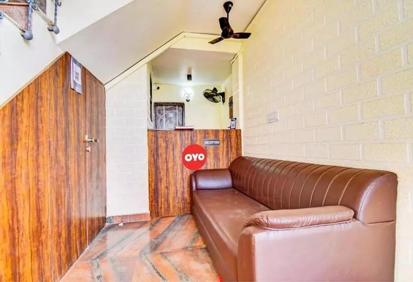 Oyo Flagship Hotel White Hut