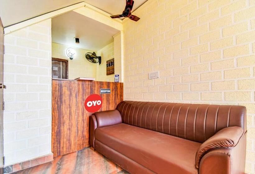 Oyo Flagship Hotel White Hut