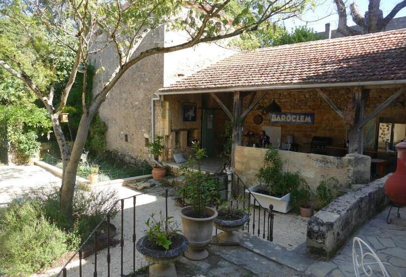 פנסיון 1 Rue Pasquet   A Double Room In The Main House