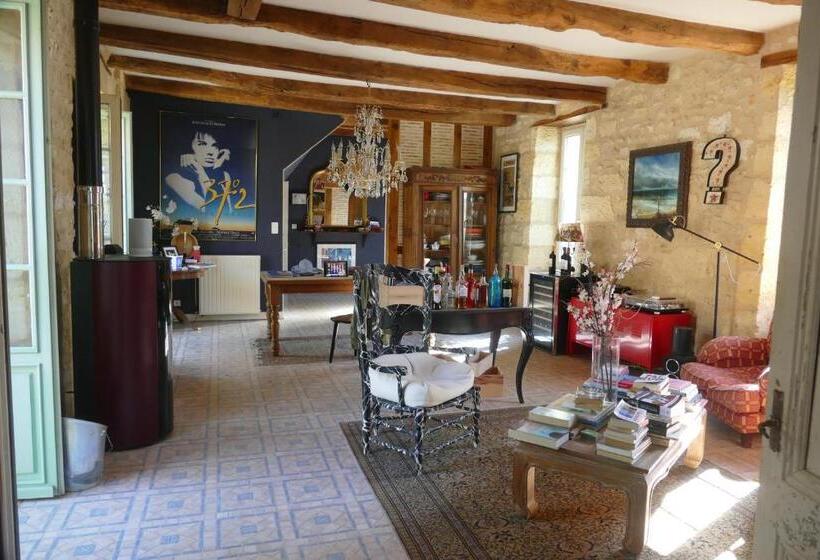 פנסיון 1 Rue Pasquet   A Double Room In The Main House